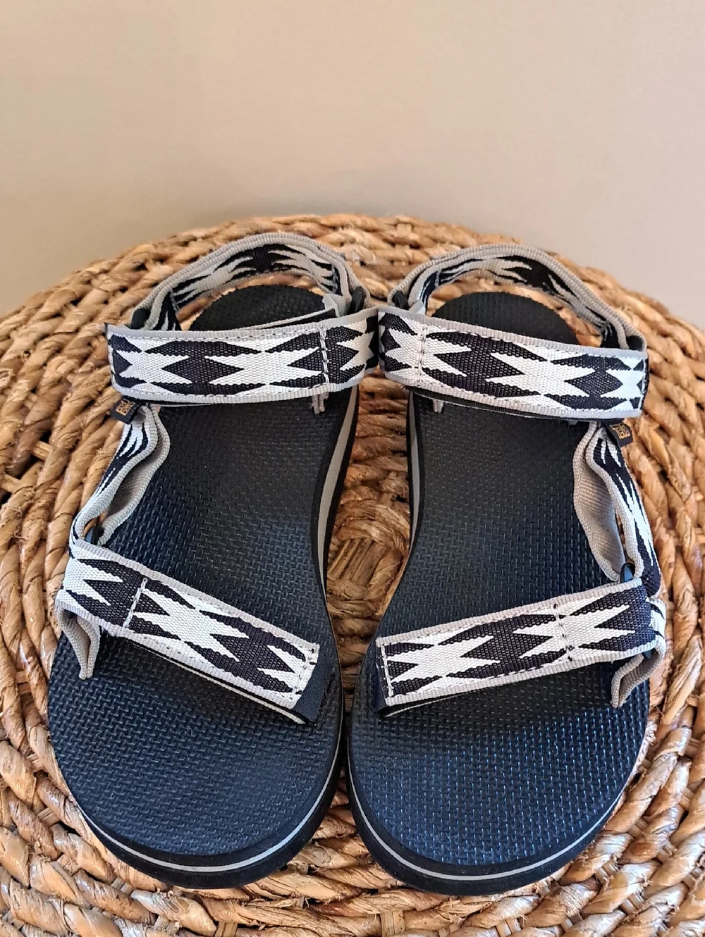 Teva Youth Halcon Black Multi Print Midform Universal Water/Outdoor Sandals 6/37